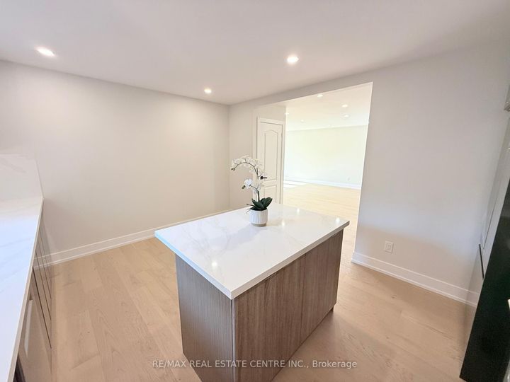 Photo 11 at 1215 Larny Court, Rathwood, Mississauga
