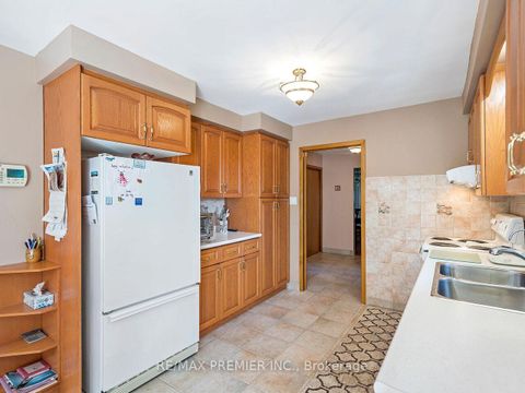 Photo 11 at 33 Clair Road, Jane Heights, Toronto