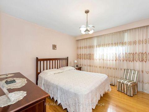 Photo 14 at 33 Clair Road, Jane Heights, Toronto
