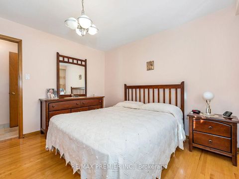 Photo 15 at 33 Clair Road, Jane Heights, Toronto