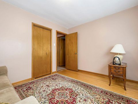 Photo 18 at 33 Clair Road, Jane Heights, Toronto