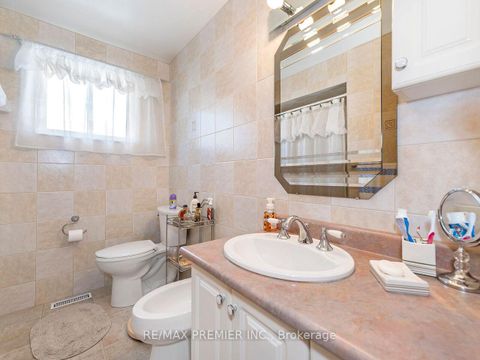 Photo 19 at 33 Clair Road, Jane Heights, Toronto