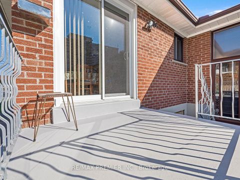 Photo 21 at 33 Clair Road, Jane Heights, Toronto
