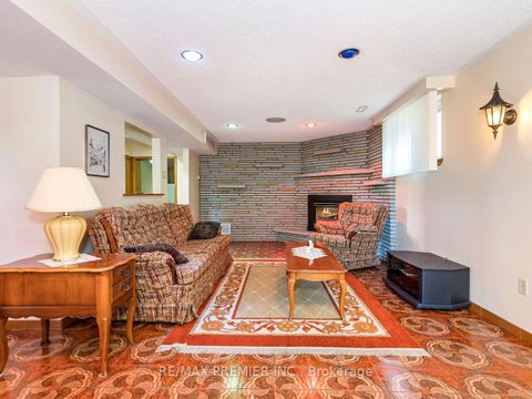 Photo 34 at 33 Clair Road, Jane Heights, Toronto