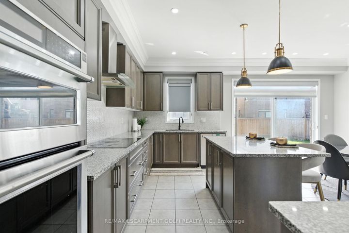 Photo 13 at 126 CACTUS Crescent, Stoney Creek Mountain, Hamilton