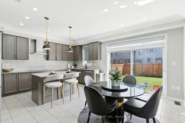 Photo 19 at 126 CACTUS Crescent, Stoney Creek Mountain, Hamilton