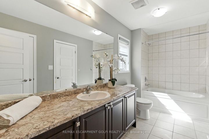 Photo 32 at 126 CACTUS Crescent, Stoney Creek Mountain, Hamilton
