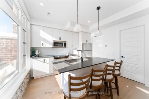 Photo 14 at 48 - 8167 Kipling Avenue, West Woodbridge, Vaughan