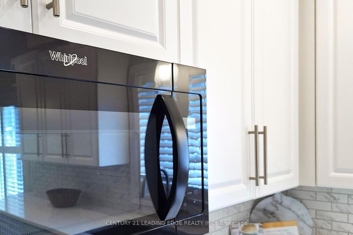 Photo 11 at 320 Waterbury Crescent, Port Perry, Scugog