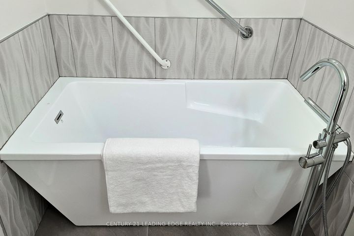 Photo 24 at 320 Waterbury Crescent, Port Perry, Scugog