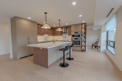 Photo 17 at 608 - 447 Walmer Road, Forest Hill South, Toronto