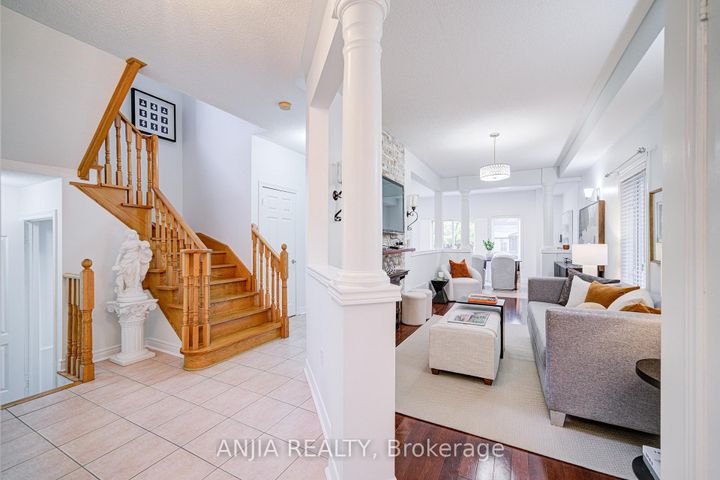 Photo 4 at 97 Blackthorn Drive, Maple, Vaughan