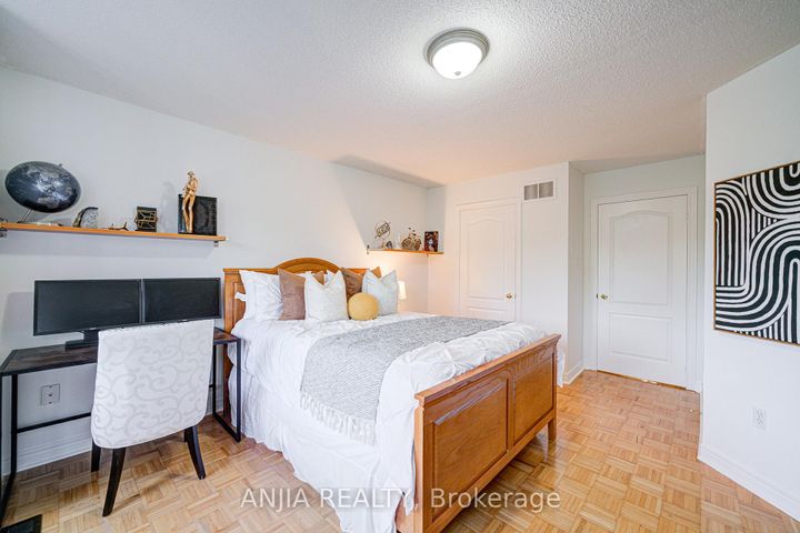 Photo 18 at 97 Blackthorn Drive, Maple, Vaughan