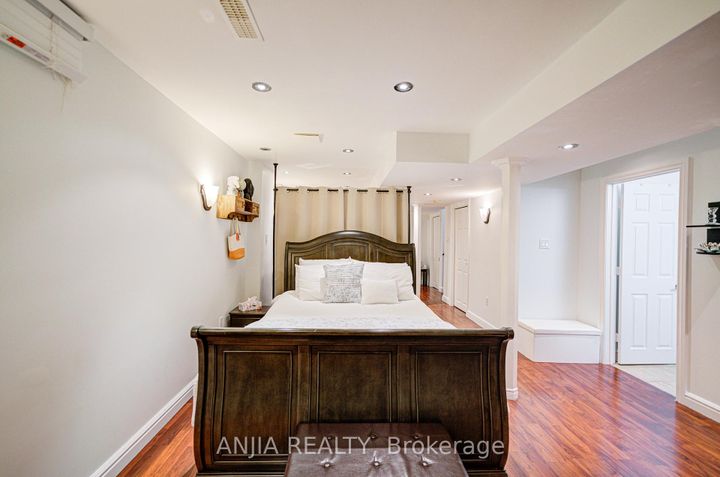 Photo 36 at 97 Blackthorn Drive, Maple, Vaughan