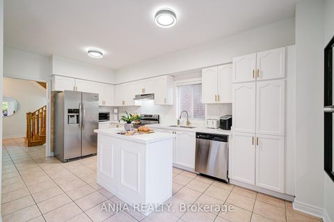 Photo 13 at 97 Blackthorn Drive, Maple, Vaughan