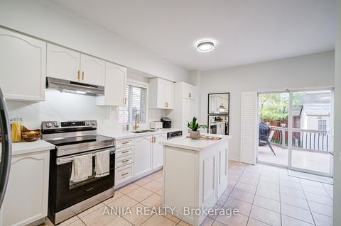 Photo 14 at 97 Blackthorn Drive, Maple, Vaughan