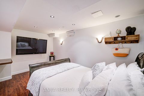 Photo 33 at 97 Blackthorn Drive, Maple, Vaughan