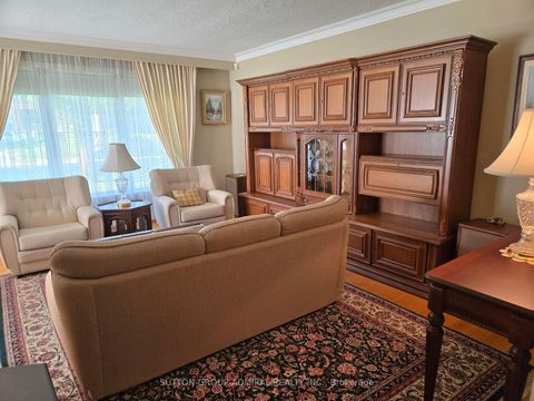 Photo 3 at 261 Epsom Downs Drive, CFB, Toronto