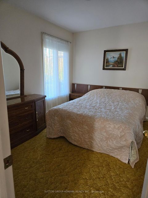 Photo 7 at 261 Epsom Downs Drive, CFB, Toronto