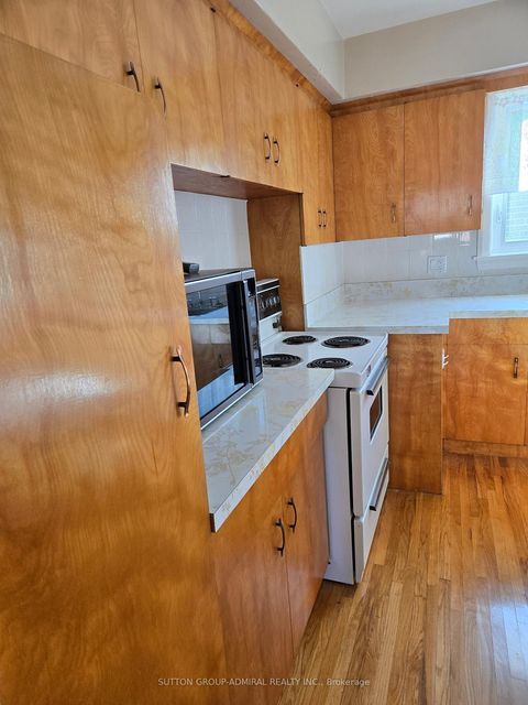 Photo 9 at 261 Epsom Downs Drive, CFB, Toronto