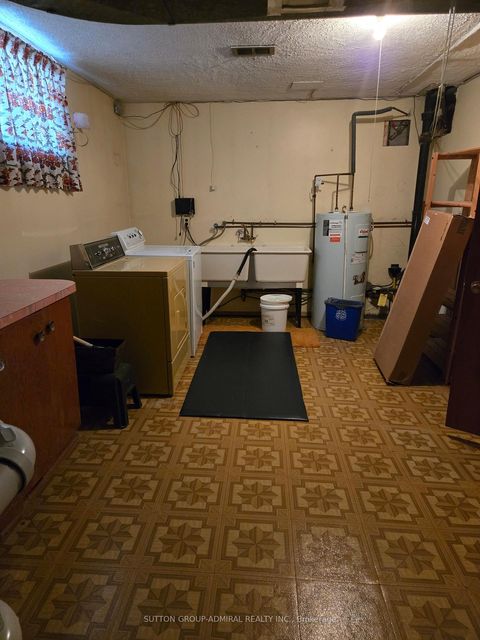 Photo 11 at 261 Epsom Downs Drive, CFB, Toronto