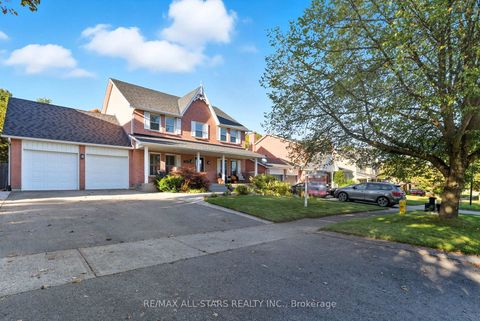 Photo 1 at 23 Bolton Drive, Uxbridge