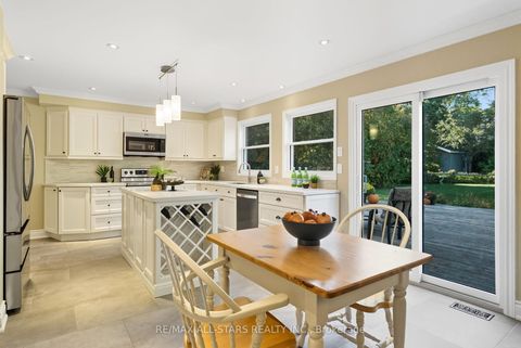 Photo 4 at 23 Bolton Drive, Uxbridge