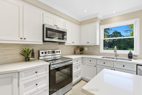 Photo 7 at 23 Bolton Drive, Uxbridge