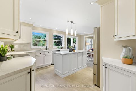 Photo 9 at 23 Bolton Drive, Uxbridge