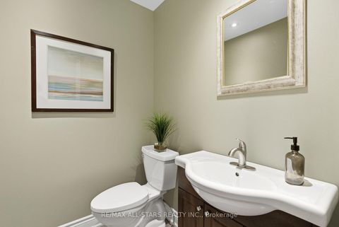 Photo 17 at 23 Bolton Drive, Uxbridge