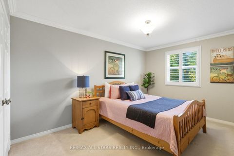 Photo 22 at 23 Bolton Drive, Uxbridge