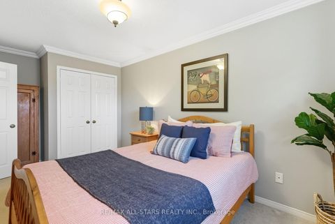 Photo 23 at 23 Bolton Drive, Uxbridge