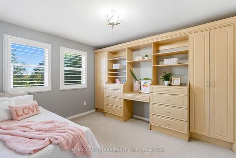 Photo 24 at 23 Bolton Drive, Uxbridge