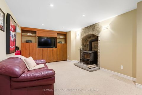 Photo 29 at 23 Bolton Drive, Uxbridge