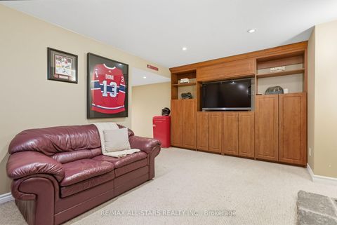 Photo 30 at 23 Bolton Drive, Uxbridge