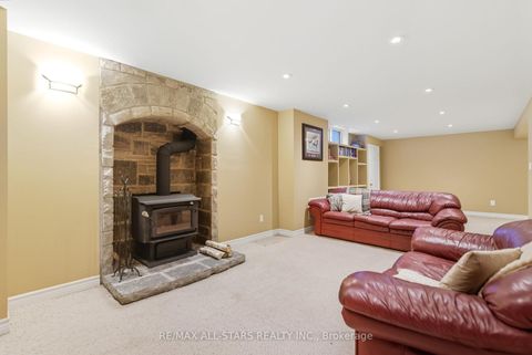 Photo 31 at 23 Bolton Drive, Uxbridge