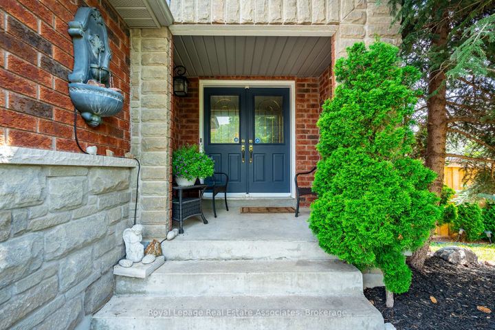 Photo 2 at 16 Sandyside Crescent, Fletcher's Meadow, Brampton