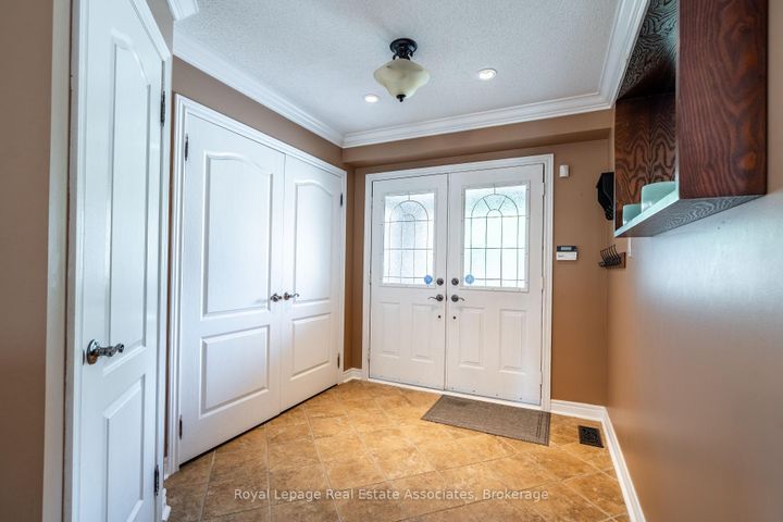Photo 4 at 16 Sandyside Crescent, Fletcher's Meadow, Brampton
