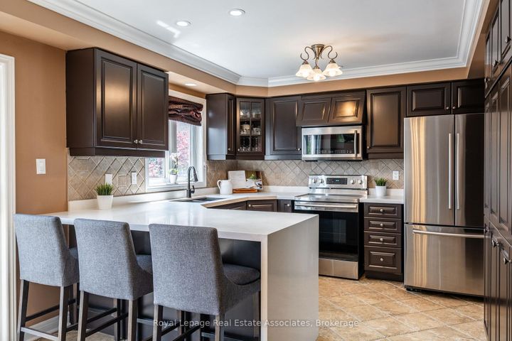 Photo 9 at 16 Sandyside Crescent, Fletcher's Meadow, Brampton