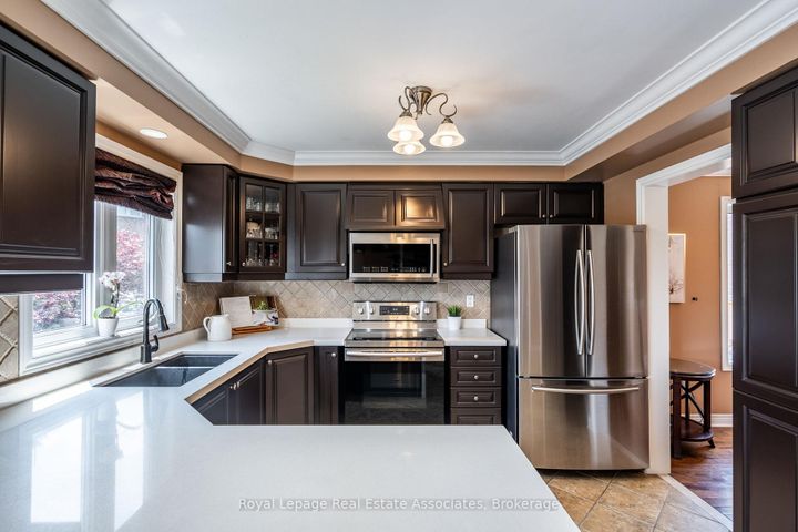 Photo 12 at 16 Sandyside Crescent, Fletcher's Meadow, Brampton