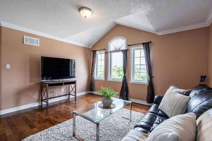 Photo 34 at 16 Sandyside Crescent, Fletcher's Meadow, Brampton