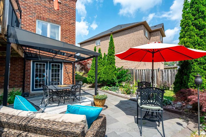 Photo 39 at 16 Sandyside Crescent, Fletcher's Meadow, Brampton