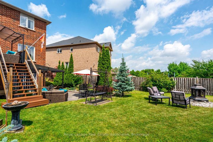 Photo 41 at 16 Sandyside Crescent, Fletcher's Meadow, Brampton