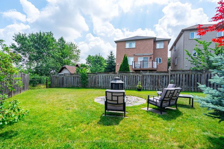 Photo 42 at 16 Sandyside Crescent, Fletcher's Meadow, Brampton