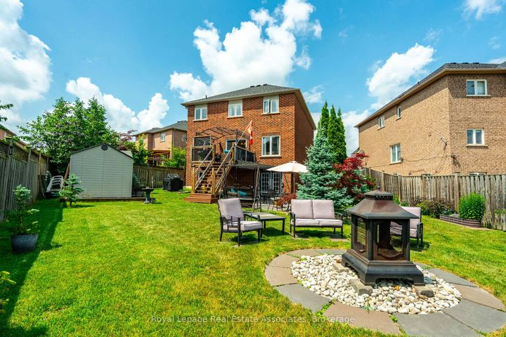 Photo 43 at 16 Sandyside Crescent, Fletcher's Meadow, Brampton