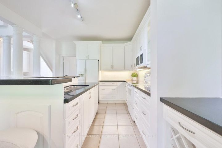 Photo 16 at 27 - 2165 Stavebank Road, Cooksville, Mississauga