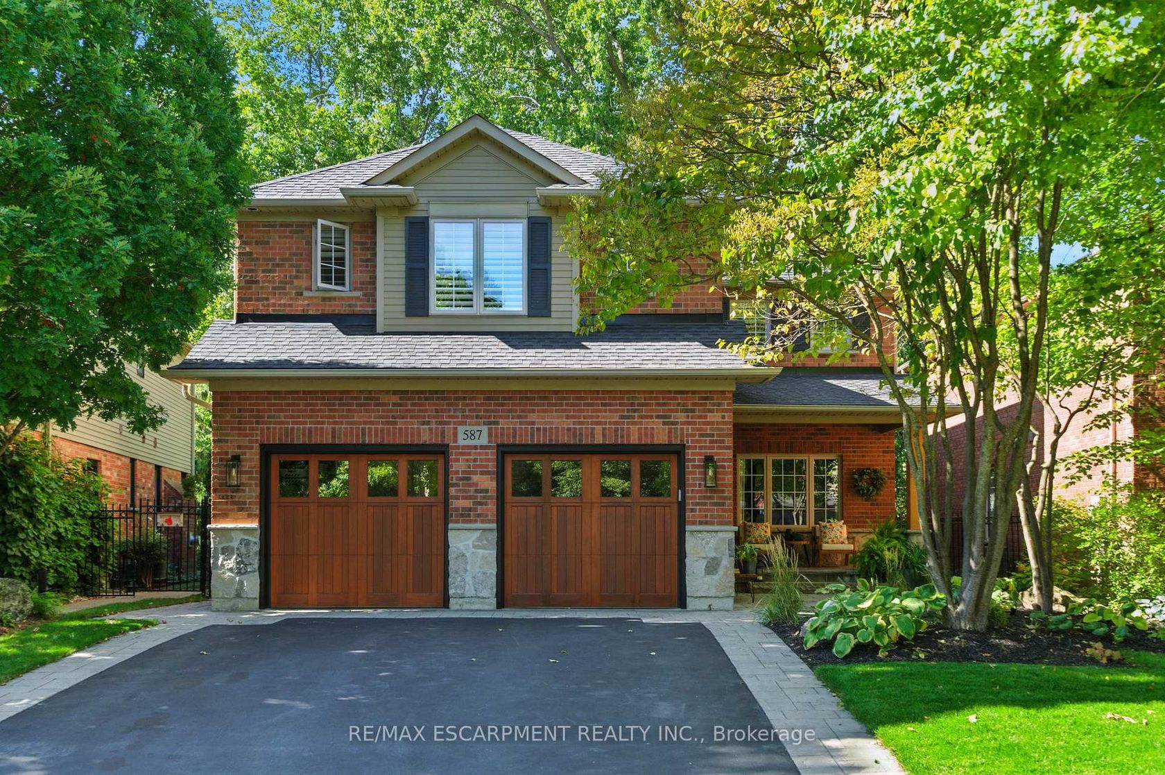 587 Sandcherry Drive, Bayview, Burlington by Loree Meneguzzi Real Estate 587 Sandcherry Drive, Bayview, Burlington