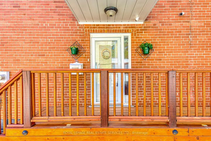 Photo 1 at 2257 Wiseman Court, Clarkson, Mississauga
