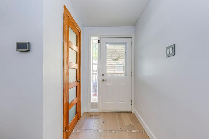 Photo 2 at 2257 Wiseman Court, Clarkson, Mississauga