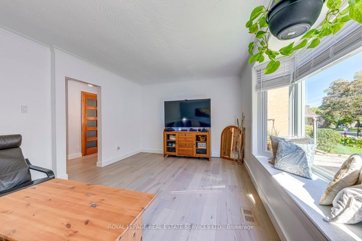 Photo 5 at 2257 Wiseman Court, Clarkson, Mississauga